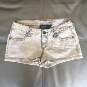 ✨ Light Wash Studded Denim Shorts ✨